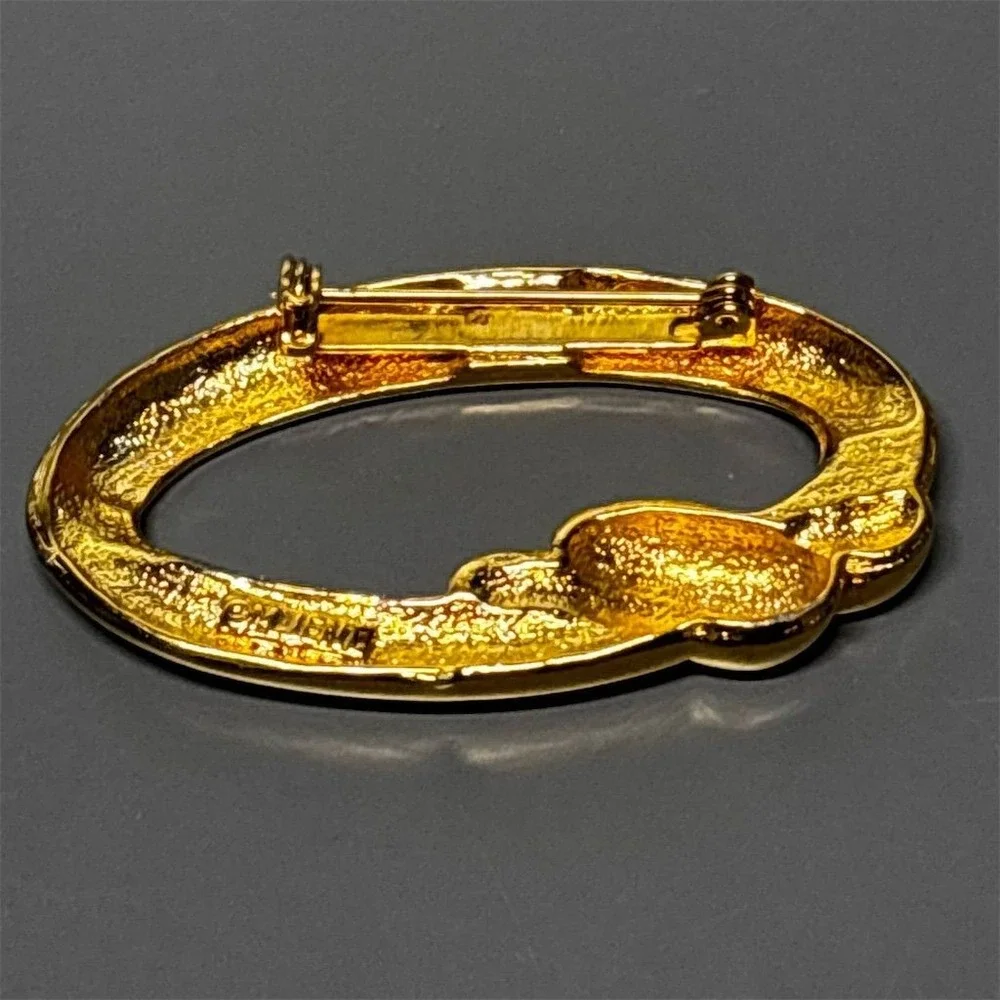 MJ ENT Brooch Gold Tone Oval Abstract Knot Textured Modern Vintage Pin‎